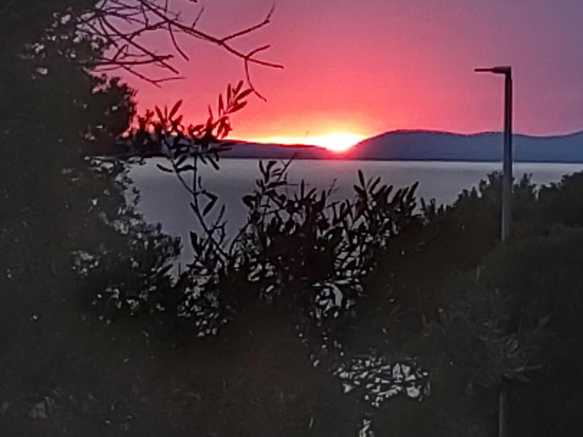 Paula Villa Lun (Pag)
