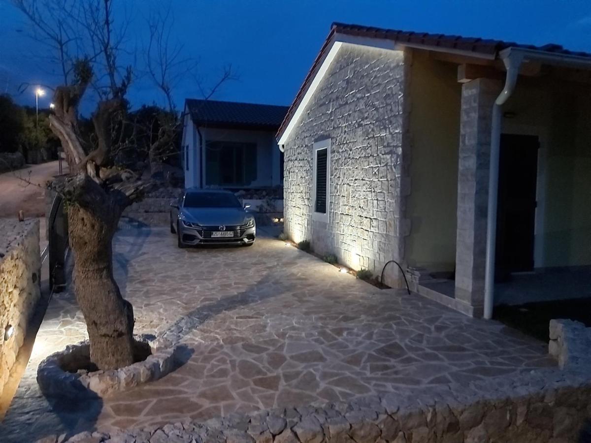 Paula Vilă Lun (Pag)